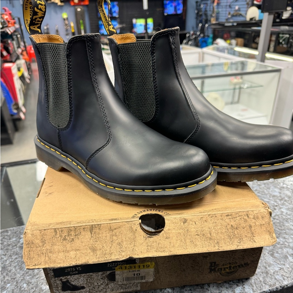 BRAND NEW Men’s Doc Marten Boots Size 10